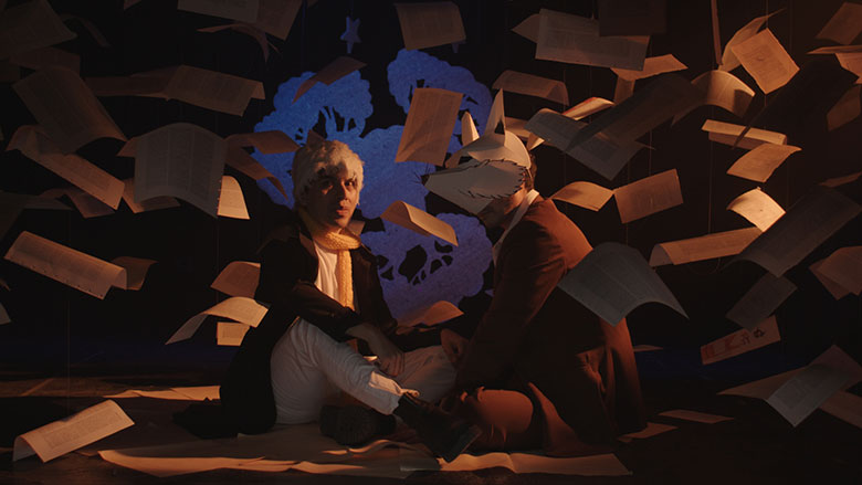 Amor de papel: Chisme de tertulia
