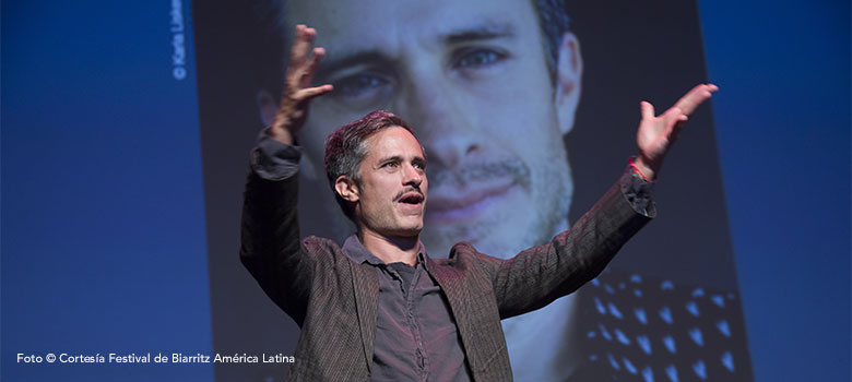 Gael García Bernal participa de debate no Rio de Janeiro - OFuxico