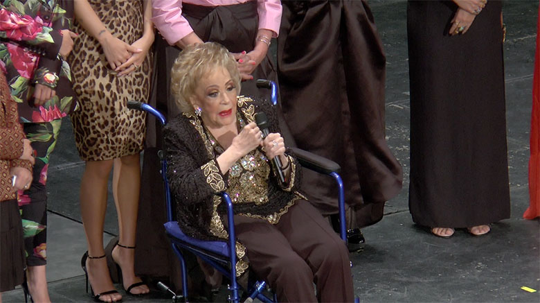 Silvia Pinal recibe homenaje en Bellas Artes